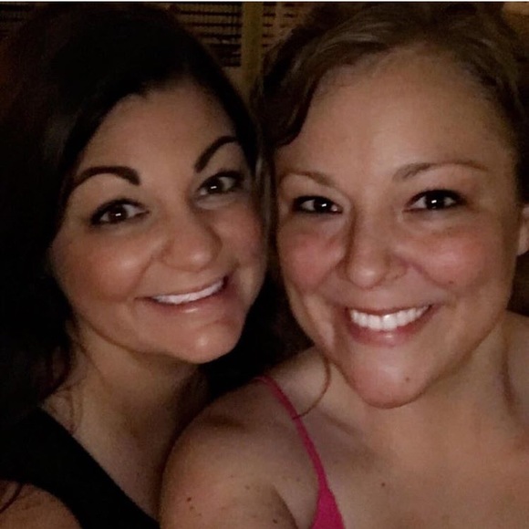 Meet your Posher, Lindsey - Picture 2 of 2